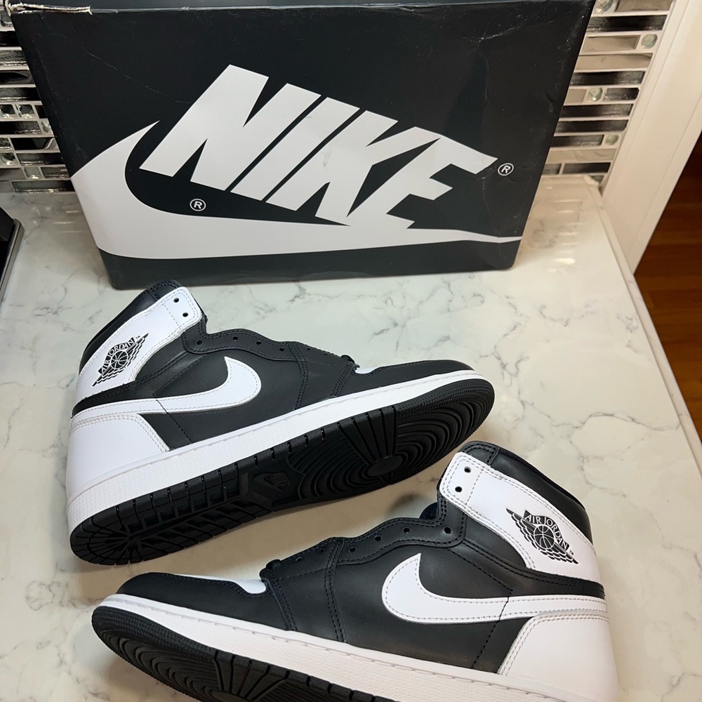 Air Jordan 1 Black White